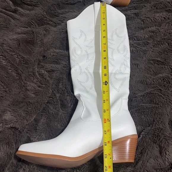 🍂Adorable NWOT white cowboy boots! - Picture 9 of 10